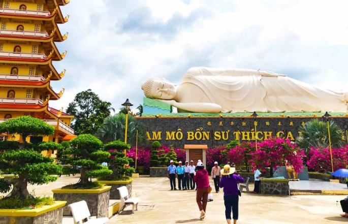 My Tho – Ben Tre – Can Tho – Cai Rang Floating Market – Con Son Chau Doc – Sam Mountain Tourist Area – Tra Su Melaleuca Forest